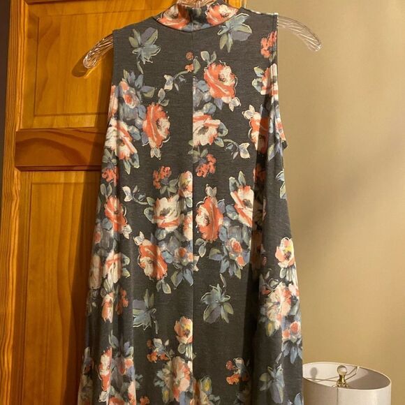 Above the knee floral tank dress - Picture 2 of 4